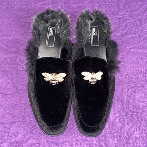 ASOS Men’s Velvet bumblebee embellished Mules Sz. 10